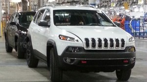 2014 Jeep Cherokee leaks